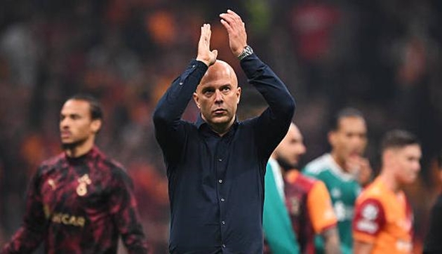 Arne Slot biết l&agrave;m thế n&agrave;o để 