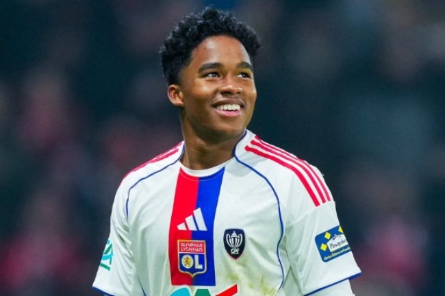 Endrick l&agrave; điểm tựa tr&ecirc;n h&agrave;ng c&ocirc;ng Lyon.