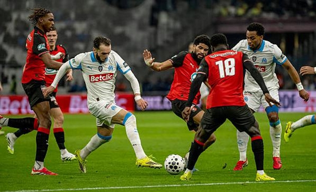 Marseille thể hiện sự vượt trội so với đội kh&aacute;ch Rennes.