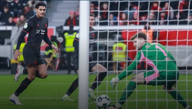 Patrik Schick ghi b&agrave;n cho Leverkusen.