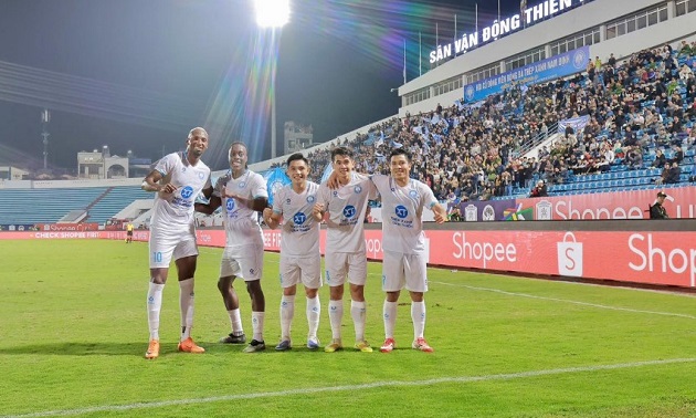 1 điểm vẫn l&agrave; kết quả c&oacute; lợi cho Nam Định.