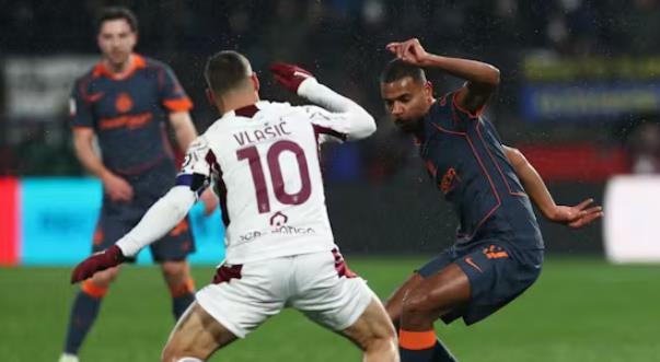 Thoát hiểm phút bù giờ, Inter Milan giành vé vào bán kết Coppa Italia