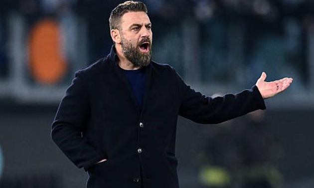 Daniele De Rossi đang thăng hoa c&ugrave;ng Genoa.