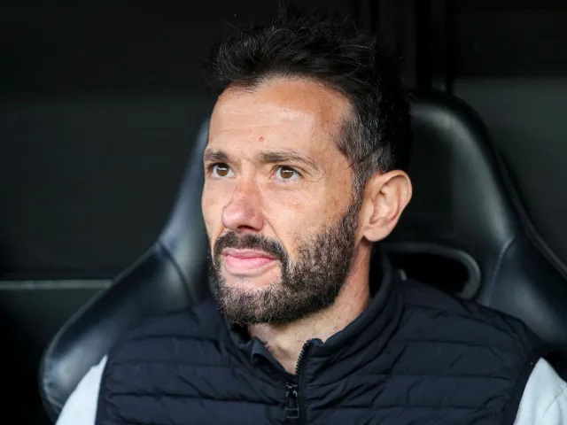 Valencia đang đối diện cuộc chiến trụ hạng.