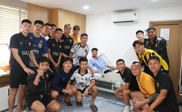 Thầy trò Thanh Hóa thăm Thái Sơn sau phẫu thuật