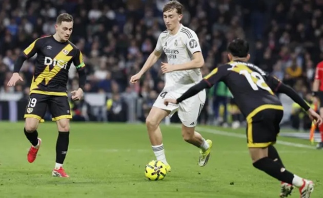 Liều thuốc Mestalla cho cơn khủng hoảng của Huijsen