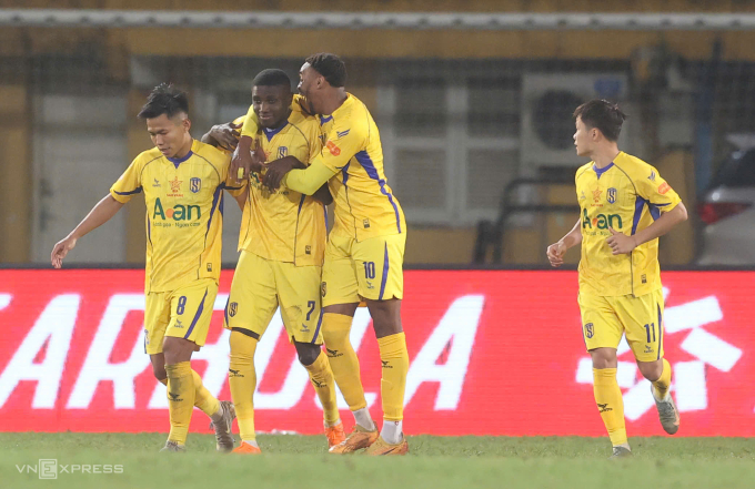 Thể Công thảm bại trước SLNA dù chơi hơn người