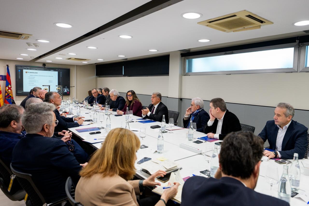 CHÍNH THỨC: Joan Laporta và dàn lãnh đạo Barcelona từ chức