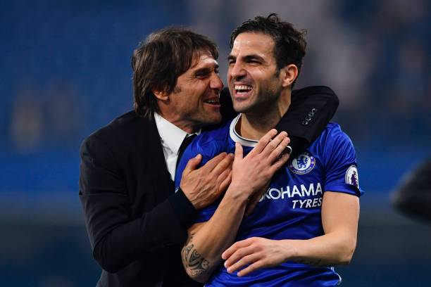 Conte v&agrave; Fabregas l&uacute;c c&ograve;n thuộc bi&ecirc;n chế Chelsea.