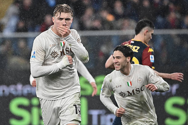 Napoli vừa c&oacute; chiến thắng vất vả trước Genoa.