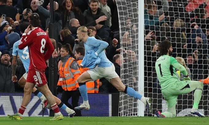 Man City thắng ngược Liverpool nghẹt thở ở phút bù