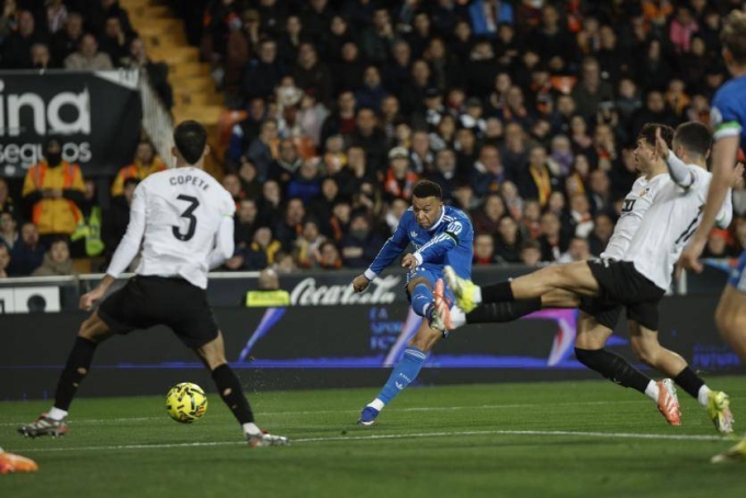 Real đuổi sát Barca