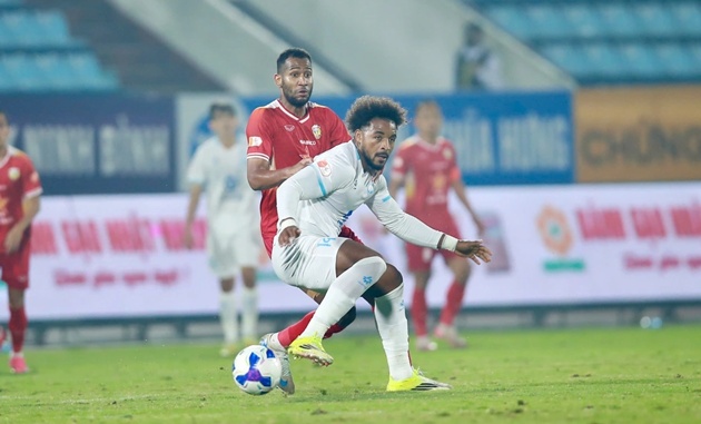 Xuân Son kém duyên, Nam Định tuột chiến thắng vào phút 90+7