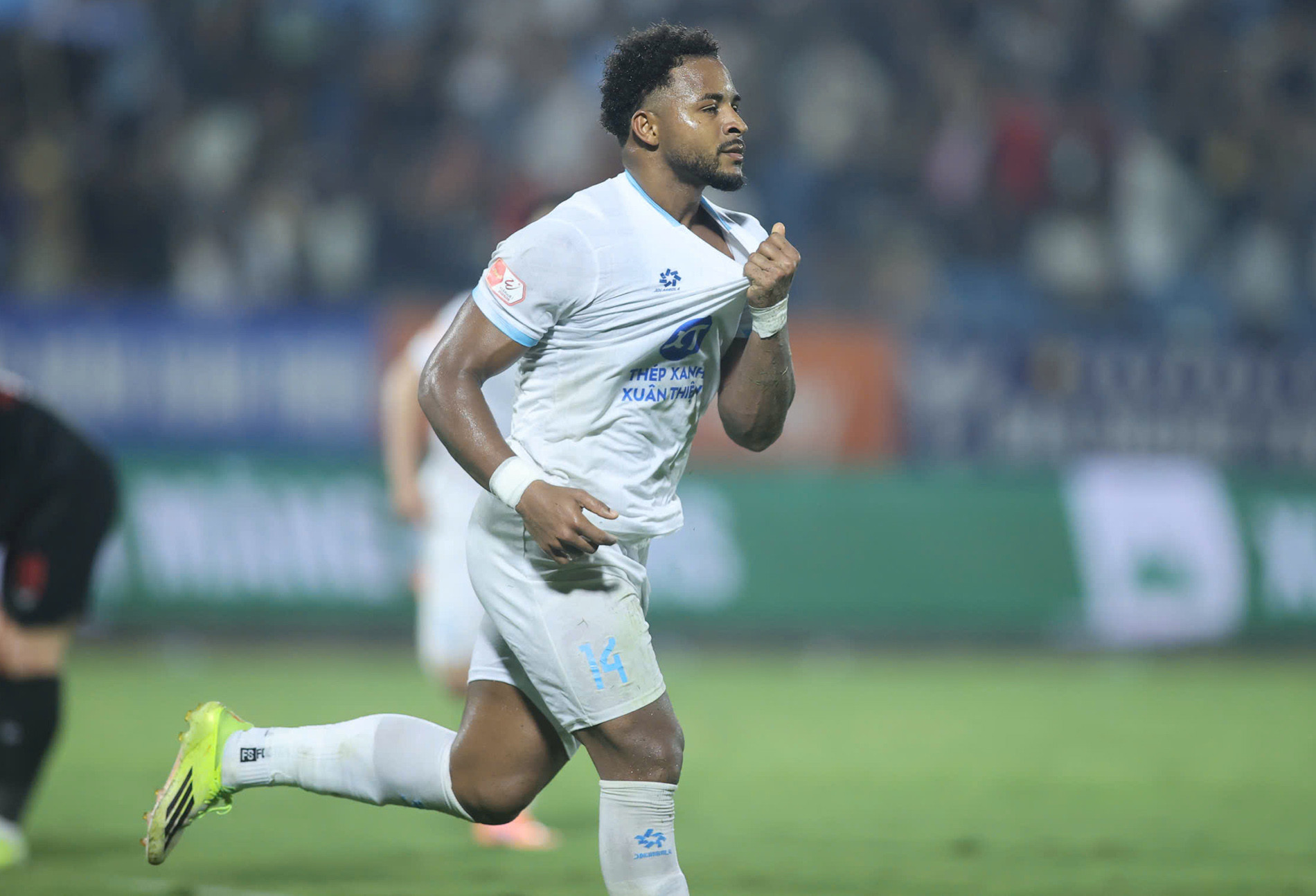 Ghi bàn thắng đầu tiên ở V-League, Xuân Son nói điều bất ngờ