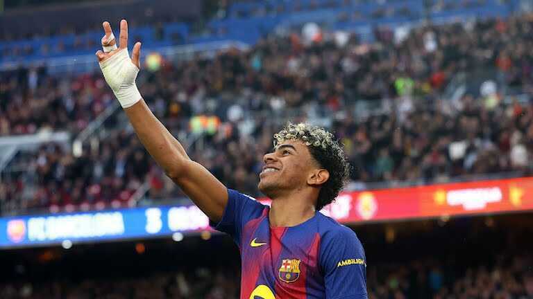 Yamal l&agrave; điểm tựa tr&ecirc;n h&agrave;ng c&ocirc;ng Barcelona.