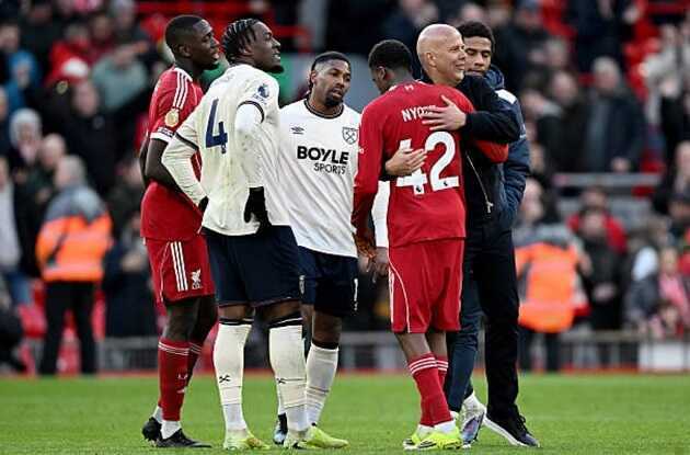 Thắng West Ham 5-2, Liverpool vẫn bị chê thiếu ổn định