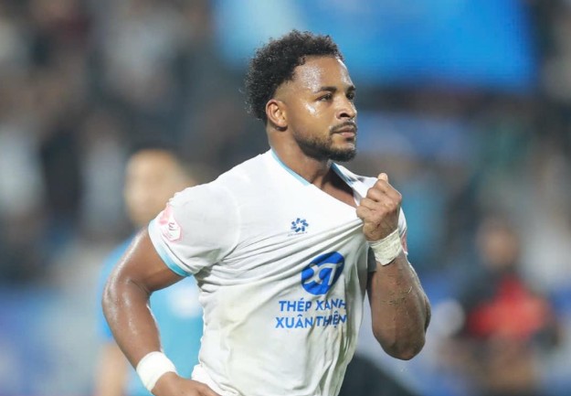 Xuân Son nổ súng, Nam Định ngược dòng kịch tính trước Ninh Bình