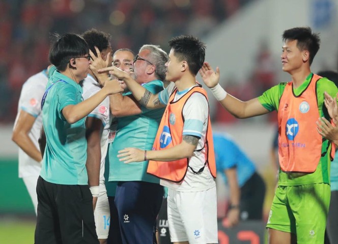 Nam Định ngược d&ograve;ng kịch t&iacute;nh.