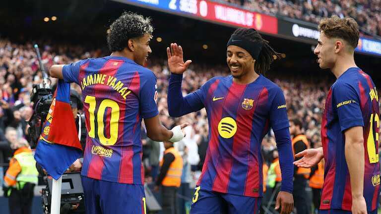 Yamal lập hat-trick giúp Barca hủy diệt Villarreal