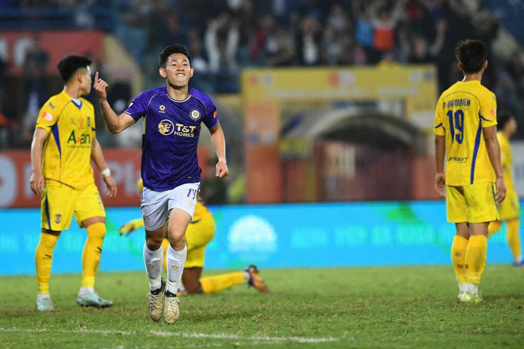 Hoàng Hên, Hai Long giúp Hà Nội thắng đậm SLNA