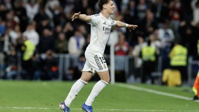 Guler ghi bàn từ giữa sân giúp Real đại thắng