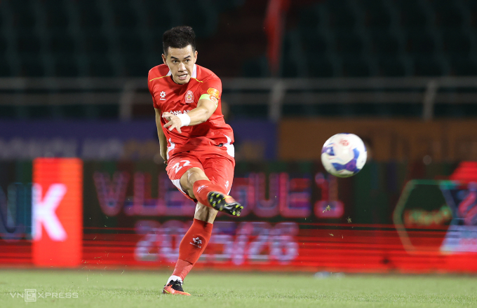 HLV Huỳnh Đức: `Tôi cũng muốn để Tiến Linh dự bị mà hết tiền đạo`