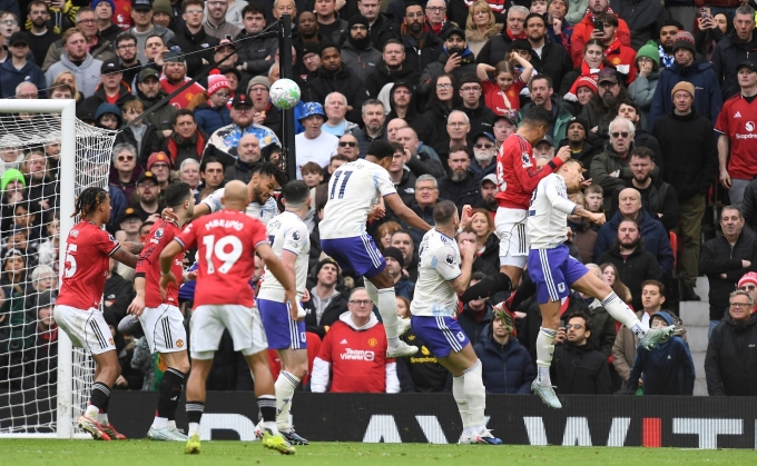 Man Utd thắng Aston Villa, vững vàng trong Top 3