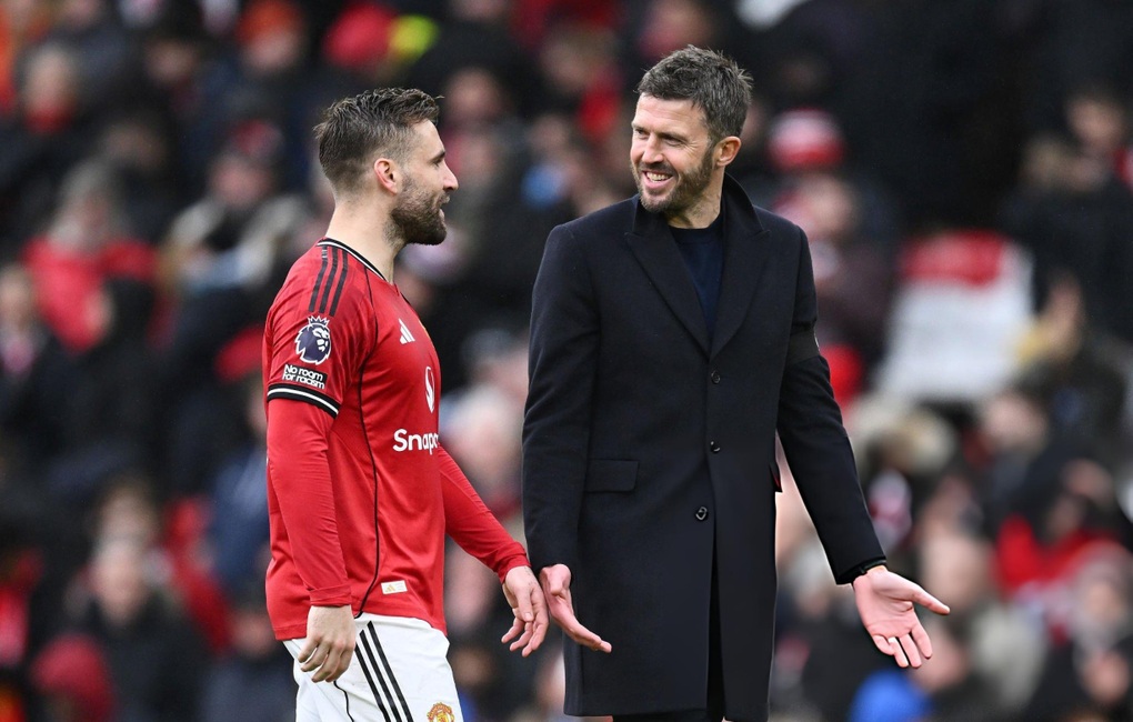 HLV Carrick phớt lờ tranh luận về tương lai ở Man Utd - 2