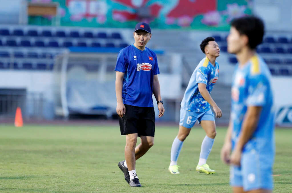 Danh sách tuyển Việt Nam: HLV Kim Sang Sik liệu có quá cầu toàn?