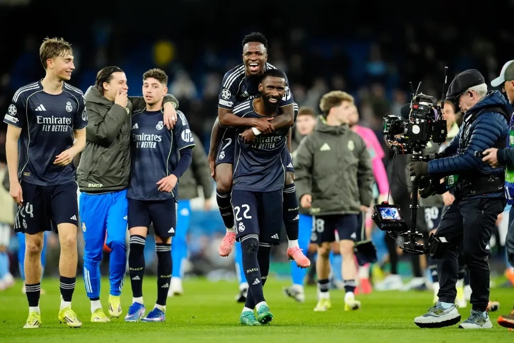 Xác định 4 đội bóng lọt vào vòng tứ kết Champions League - 2