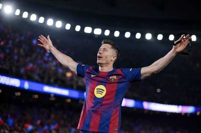 Lewandowski phá một kỷ lục của Messi