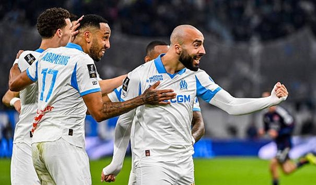 Aubameyang ghi bàn bù giờ giúp Marseille thắng Lyon