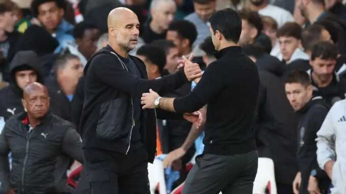 Guardiola: `Thế giới có nhiều điều đáng bàn hơn là lối chơi của Arsenal`