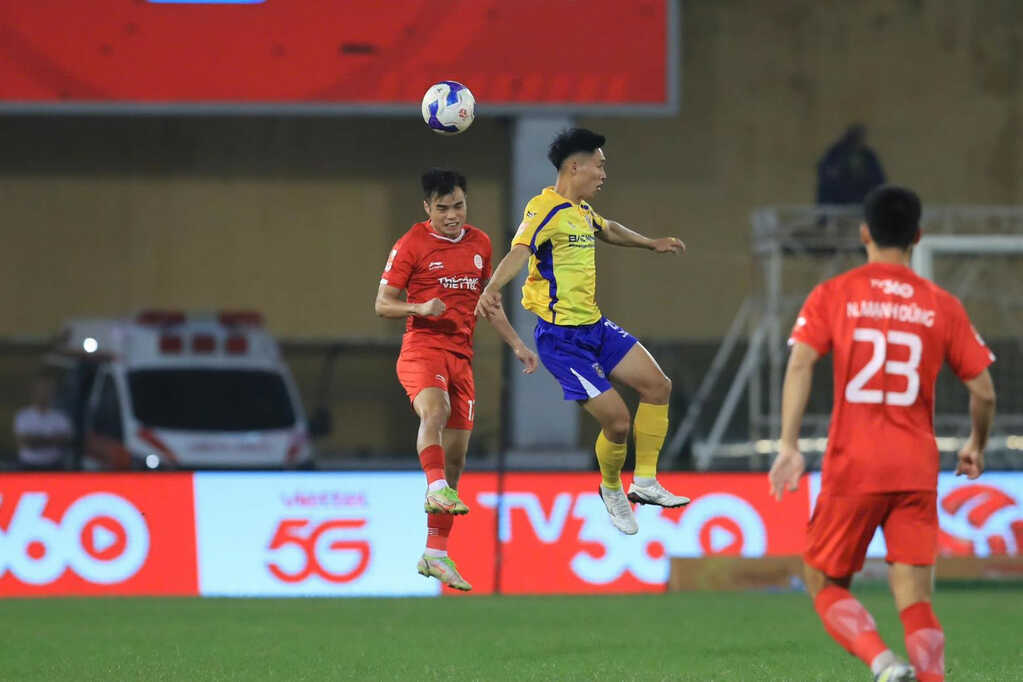 Thể Công Viettel thắng nhọc đội bóng của HLV Park Hang Seo