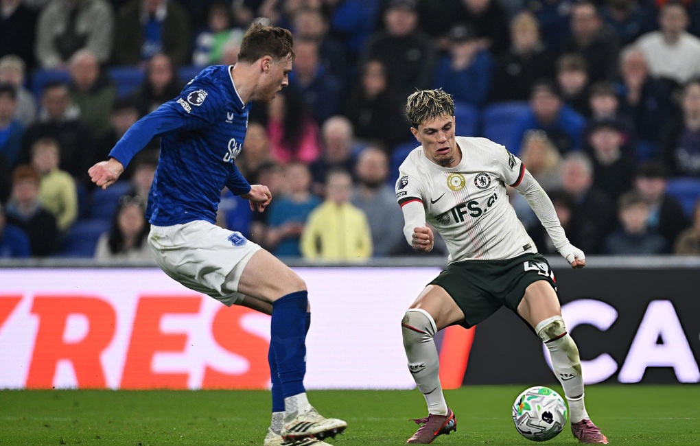 Chelsea thua sốc Everton, Man Utd nắm lợi thế lớn