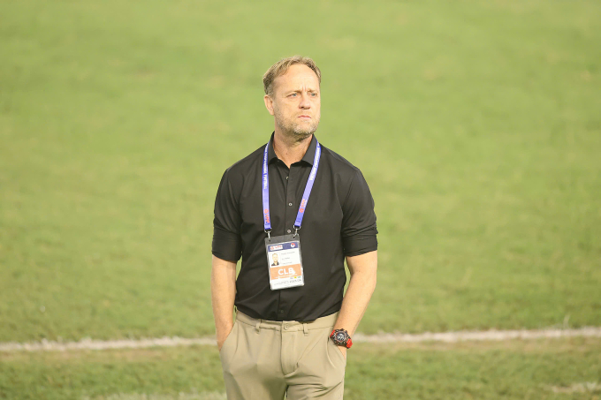 HLV Polking nêu đích danh trọng tài không nên bắt trận đấu của CAHN