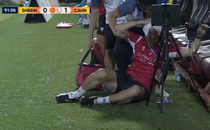 Trợ lý HLV Công an Hà Nội choáng sau xô xát với cầu thủ Đà Nẵng