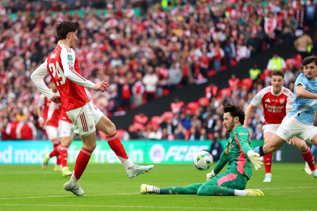 HLV Mikel Arteta bị chỉ trích khi Arsenal thua Man City