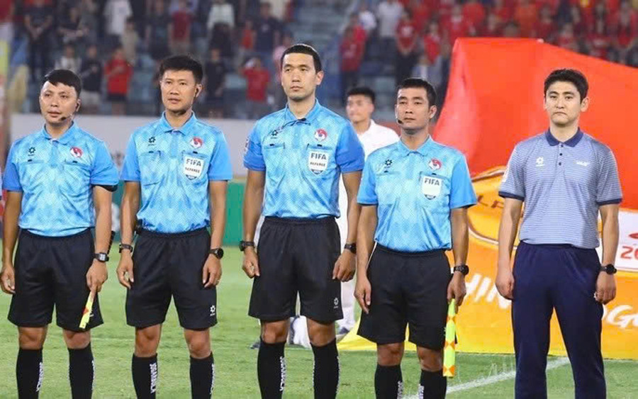 Tin bóng đá - `Vua thẻ` người Hàn Quốc bắt trận tuyển Việt Nam vs Malaysia