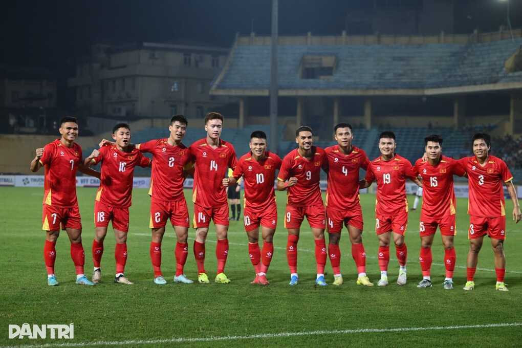 Hoàng Hên ra mắt, đội tuyển Việt Nam thắng đậm Bangladesh