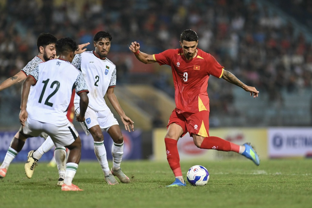 Hoàng Hên tuyên bố đanh thép sau màn ra mắt tuyển Việt Nam - 2