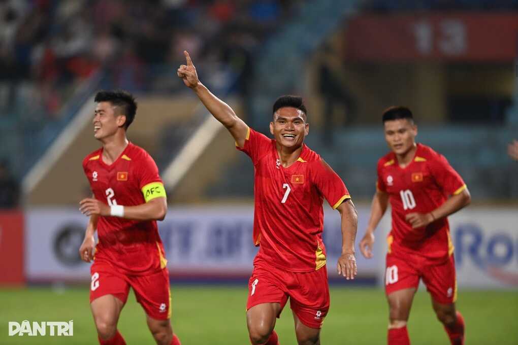 Báo Hàn Quốc ca ngợi chiến thắng đậm của tuyển Việt Nam trước Bangladesh