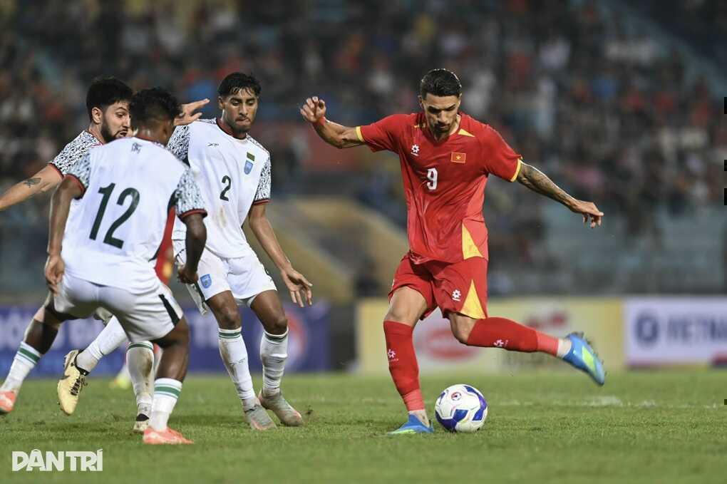 FIFA gửi thông điệp đặc biệt khi Hoàng Hên ra mắt tuyển Việt Nam - 2