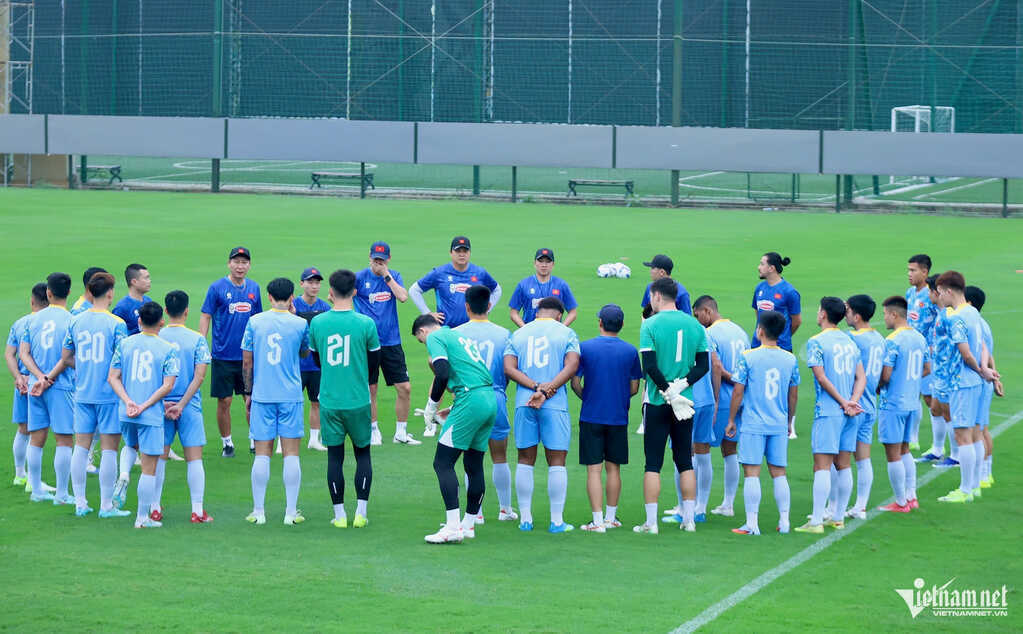 HLV Kim Sang Sik nhận tin không vui trước trận tái đấu Malaysia