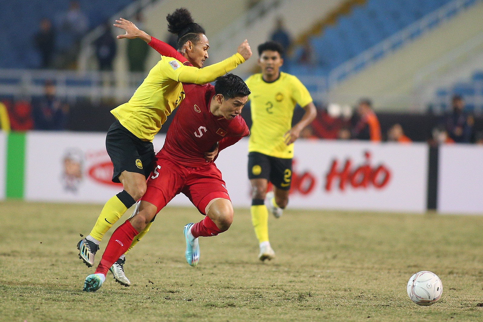 Tuyển Việt Nam: Ai vá hàng thủ cho HLV Kim Sang Sik