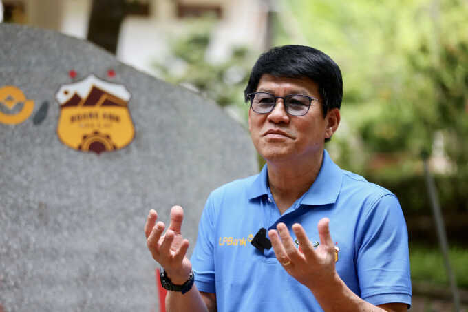 HLV Vũ Tiến Thành dẫn dắt CLB Ninh Bình