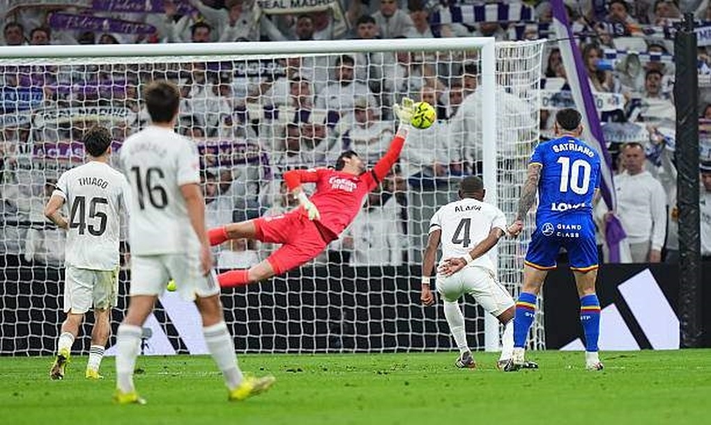 Tin bóng đá - Real Madrid hụt hơi trong cuộc đua vô địch La Liga với Barcelona