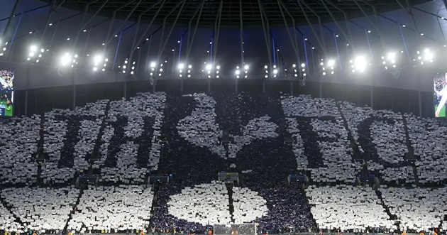 Tottenham cấm vĩnh viễn 3 CĐV chào kiểu Đức Quốc xã