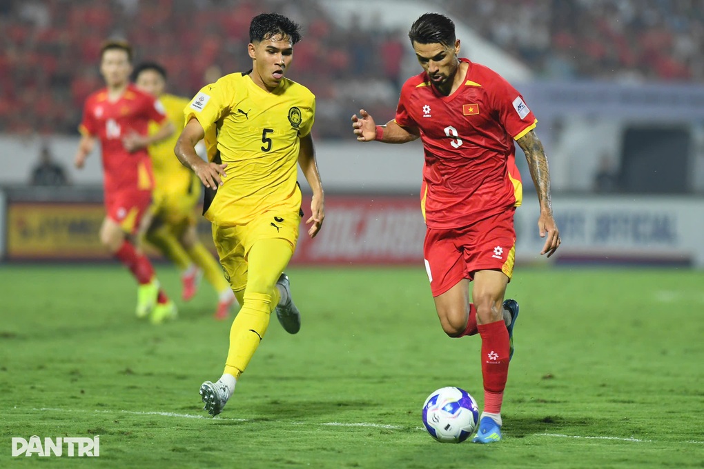 HLV Kim Sang Sik: Tôi đã tìm được vị trí phù hợp với Hoàng Hên - 2