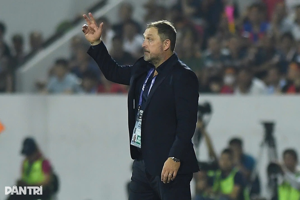 HLV Malaysia: ~Chúng tôi thất bại vì nhận bàn thua sớm~